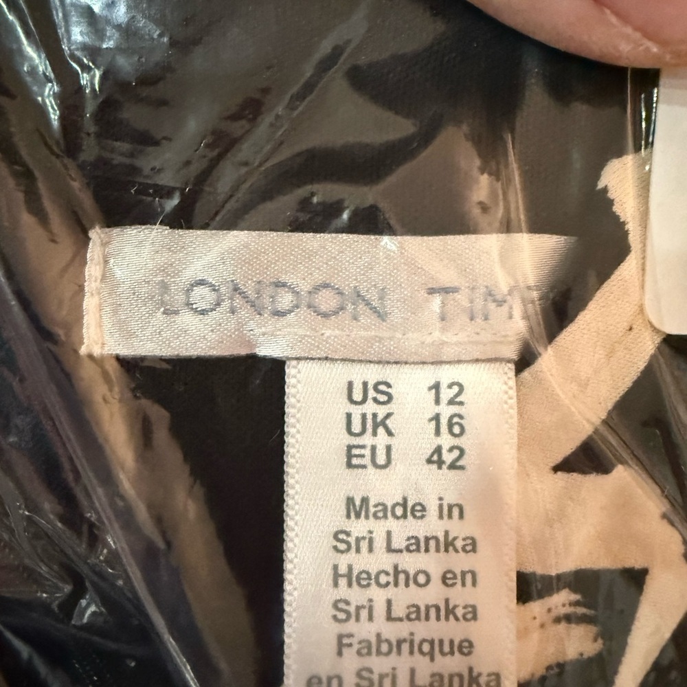 London Times Wrap Style Flutter Sleeve Black and … - image 9